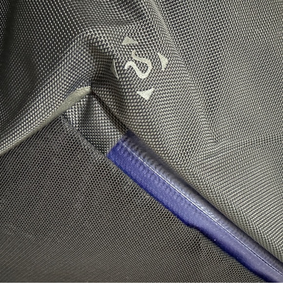 Lululemon More Miles Active Backpack 17L in Obsidian - Picture 8 of 8